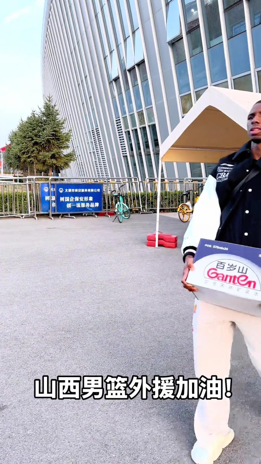 不是！你們山西外援合同還包括搬水的？